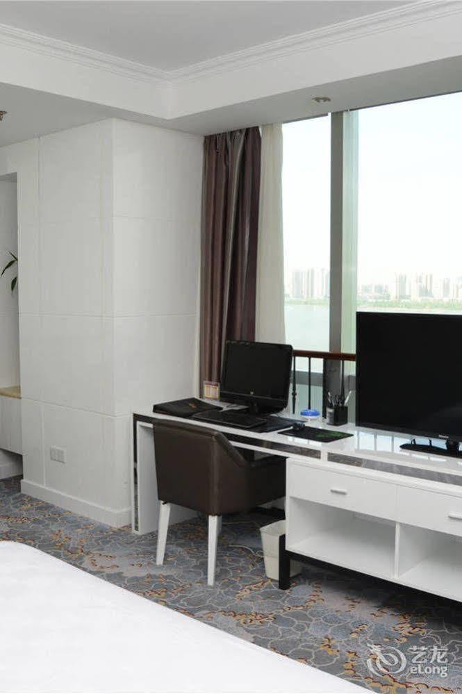 Yijing Holiday Hotel Yimeng Road Linyi  Exterior photo