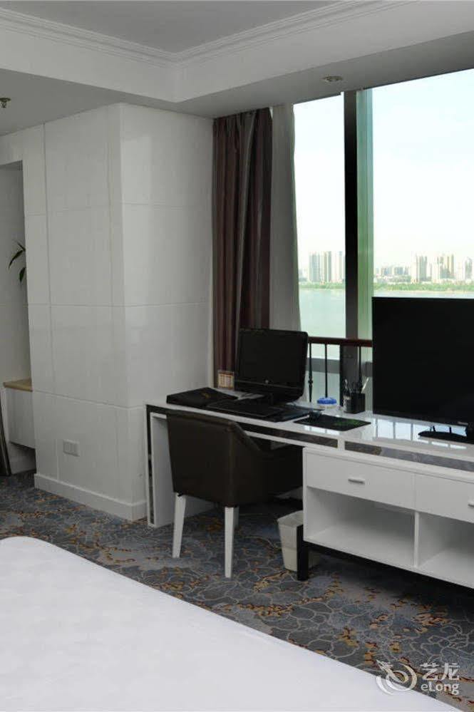 Yijing Holiday Hotel Yimeng Road Linyi  Exterior photo